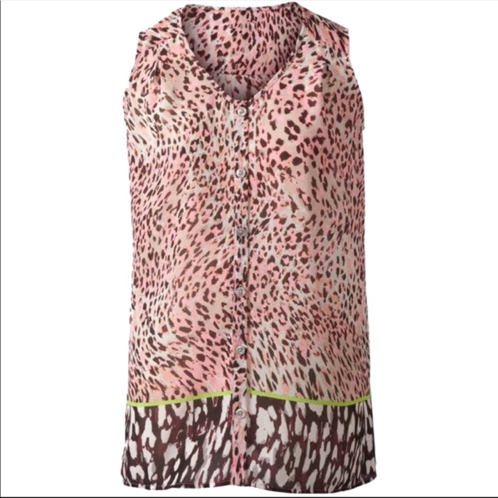 CAbi sleeveless animal print blouse Fit is M